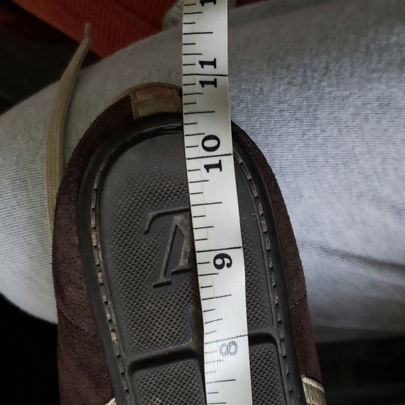 Louis Vuitton Authentic gold and brown sneakers - Picture 14 of 16